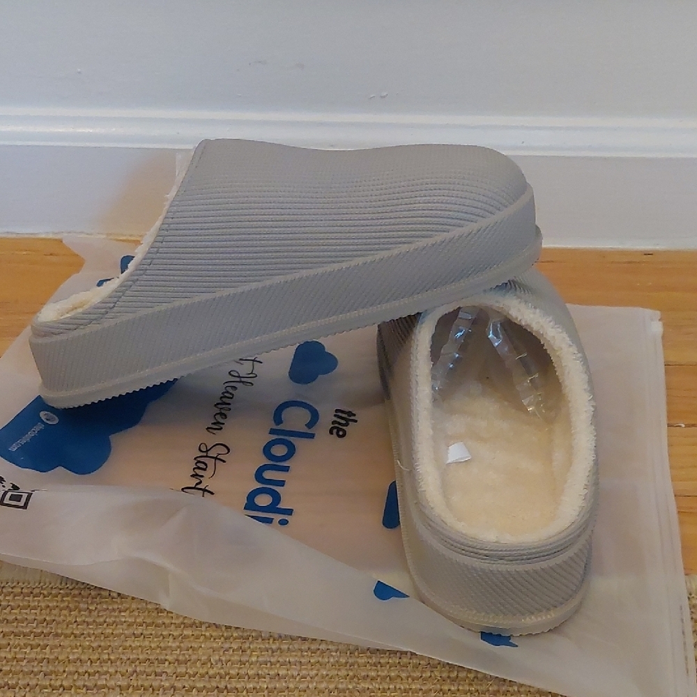 The Cloudies Gray Slip-On Slippers with Plush Lining